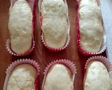 Foto langkah ke 4 dari resep Strawberry Streusel Bread.