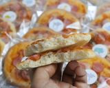 Foto langkah ke 12 dari resep Pizza Mini Ide Jualan 2000an.