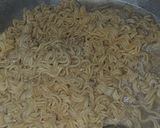 Foto langkah ke 1 dari resep Mie gulung sosis kriuk.