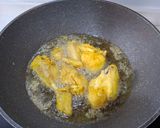 Foto langkah ke 5 dari resep Ayam Goreng Simple.