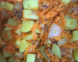 صورة لخطوة 2 من وصفة كبسة الخضروات على طريقتي 🥕🥔