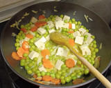 Foto del paso 3 de la receta: Guisantes con tofu al limón
