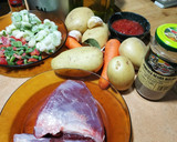 Foto del paso 1 de la receta: Carne con patatas (guiso)