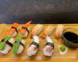 รูปขั้นตอนการทำที่ 6 ของ Shrimp Nigiri Sushi.ข้าวปั้นซูชิหน้า กุ้ง