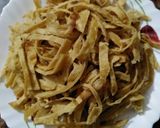 A picture of step 1 of Egg Kothu (Minced) Paratha.