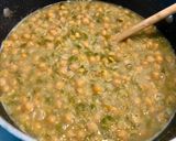 Foto del paso 7 de la receta: Garbanzos con tallitos de espinaca y pimiento 🫑