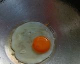 Foto langkah ke 1 dari resep Telur ceplok sambal apel.