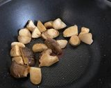 A picture of step 4 of Grilled salmon with garlic Eryngii mushroom.