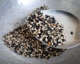 A picture of step 1 of Black urad dal rice.
