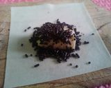 Foto langkah ke 2 dari resep Piscok Mini Dobel Coklat.