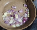 Foto langkah ke 2 dari resep Telor Dadar Bumbu Tumis.