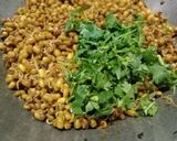 अंकुरित मूंग की सब्जी (Ankurit Moong ki sabzi recipe in Hindi) रेसिपी चरण 4 फोटो