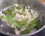 Foto del paso 2 de la receta: Arroz con atún, coliflor y tirabeques