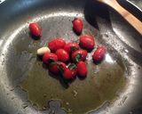 Foto del passaggio 6 della ricetta Frastagliate all'uovo con pescespada, crema di melanzane e pomodorini datterini