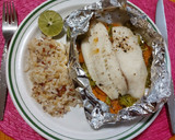Foto del paso 4 de la receta: Pescado empapelado con brócoli y zanahoria en freidora de aire