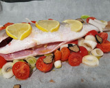 Foto del paso 2 de la receta: Rustidera de pescado light, con lechola (pez limón), tomate cherry y trufa
