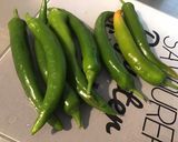 Une image de l'étape 1 de Piments verts à l'ail mariné et vinaigre de cidre.