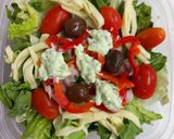 Foto del paso 2 de la receta: Ensalada de Lechuga, Jamón, Queso y Aceitunas
