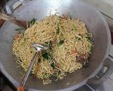 Foto langkah ke 3 dari resep Mie Goreng sederhana.