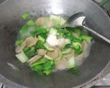Foto langkah ke 3 dari resep Cah Kailan Toge Bakso.