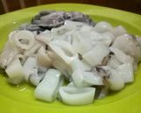 Foto langkah ke 1 dari resep Cumi goreng tepung saos asam manis.