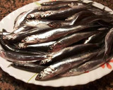 Foto del paso 1 de la receta: Anchoas en salazón y con hierbas aromáticas, con mi método de treinta días de curación