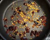 รูปขั้นตอนการทำที่ 2 ของ ไก่ผัดพริกแห้งใบโหระพาฝรั่ง อกไก่นุ่มๆ ใส่ถั่วแขกเพิ่มความกรุบกรอบ
