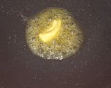 Foto langkah ke 6 dari resep Steak ayam "chicken steak mushrooms sauce homemade".