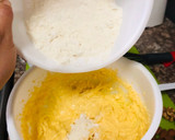 Foto del paso 3 de la receta: Marmoleado de naranja y chocolate sencillo