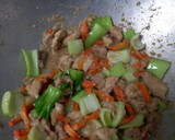 Foto langkah ke 4 dari resep Bihun Goreng Ayam.