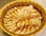 Foto del passaggio 9 della ricetta Torta di Mele con base di Frangipane e Composta di Ciliege