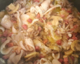 Foto del paso 3 de la receta: Chipirones salteados sobre cama de puré de patatas