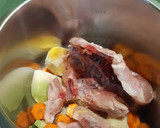 Foto del paso 1 de la receta: Caldo con pelotas
