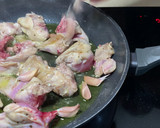 Foto del paso 3 de la receta: Conejo al ajillo y cava
