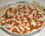 Foto del paso 11 de la receta Coca de masa brisa con tomate, pimiento y atún