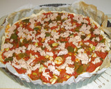 Foto del paso 11 de la receta: Coca de masa brisa con tomate, pimiento y atún