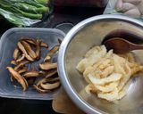 รูปขั้นตอนการทำที่ 1 ของ กระเพาะปลาผัดแห้ง ไก่ฉีก