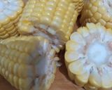 Foto langkah ke 1 dari resep Jagung Rebus Mentega - MPASI 12m+.