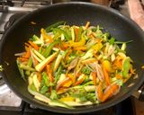 Foto del paso 3 de la receta: Fideos chinos con vegetales