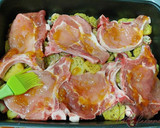 Foto del paso 6 de la receta: Chuletas de cerdo al horno con glaseado de mermelada de melocotón y especias