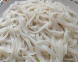 Foto del paso 8 de la receta: Noodles de arroz con salsa de berenjena y guisantes