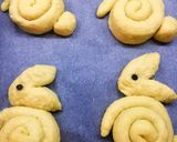 Foto del passaggio 3 della ricetta Panconiglietti di Pasqua