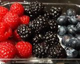 Foto del paso 6 de la receta: Bizcocho de frutos rojos