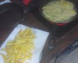 Foto del paso 4 de la receta: Pechuga adobada con papas fritas y tomate frito a la provenzal
