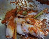 Foto langkah ke 4 dari resep Gulai Cumi Isi Tahu.