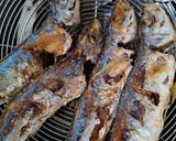 Foto langkah ke 3 dari resep Ikan Goreng Tumis Cabe Hijau.