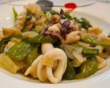 Foto del paso 3 de la receta Chipirones encebollados con pimientos verdes italianos