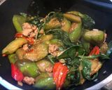 รูปขั้นตอนการทำที่ 3 ของ ผัดมะเขือยาวโหระพาหมูสับผัดมะเขือที่อร่อยและไม่ดำ