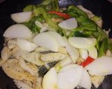 Foto del paso 3 de la receta: Fajitas de filetes de pescado con pimientos y cebolla blanca