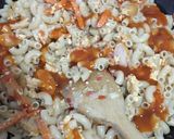รูปขั้นตอนการทำที่ 2 ของ “ผัดมักกะโรนีไก่กรอบ”